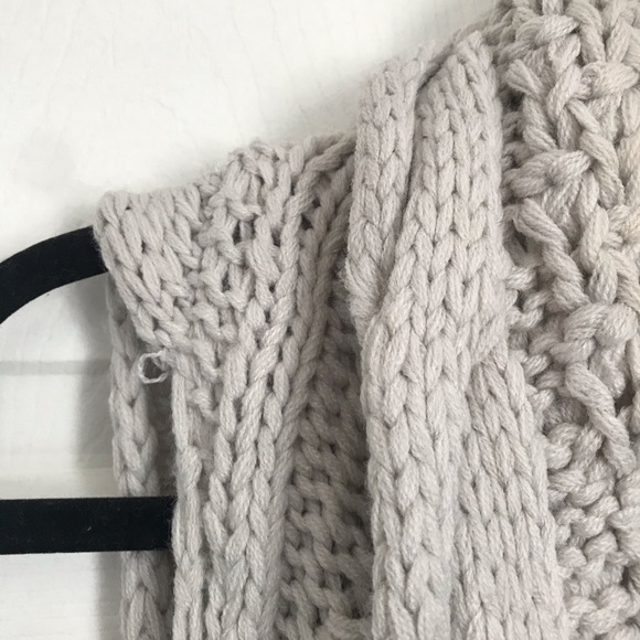 Sweater Vest Size Medium - Picture 4 of 5